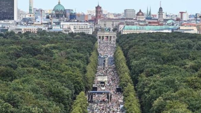 Manifestação contra medidas restritivas