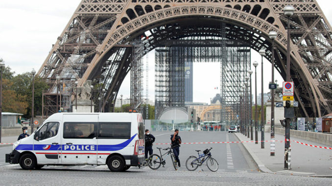 Ameaca de bomba Torre Eifel Paris