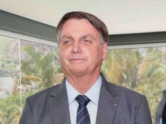 Bolsonaro suspende compra de seringa