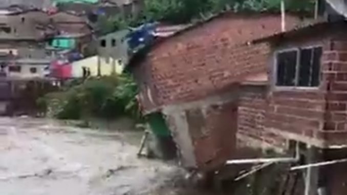 Desabamento de casa em Recife