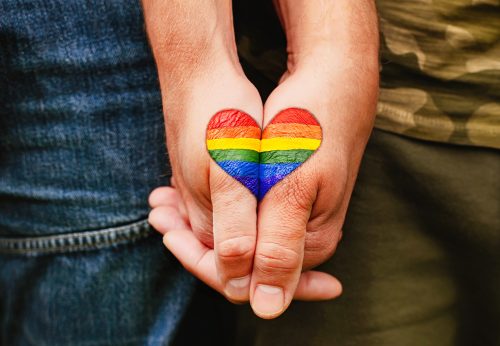 Em pesquisa inédita do IBGE, 2,9 milhões de adultos se declararam homossexuais ou bissexuais em 2019