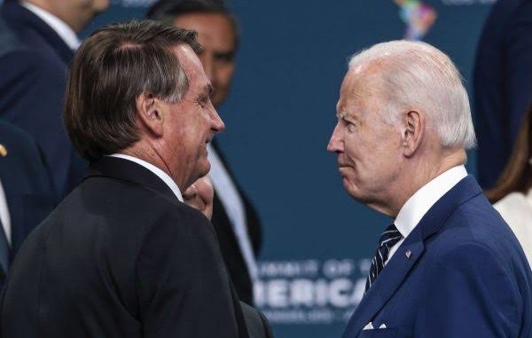 Bolsonaro pede ajuda a Biden