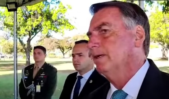 Bolsonaro diz que quem pratica violência é a esquerda