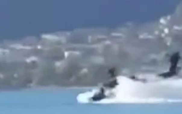 Vídeo mostra momento de queda de helicóptero no mar