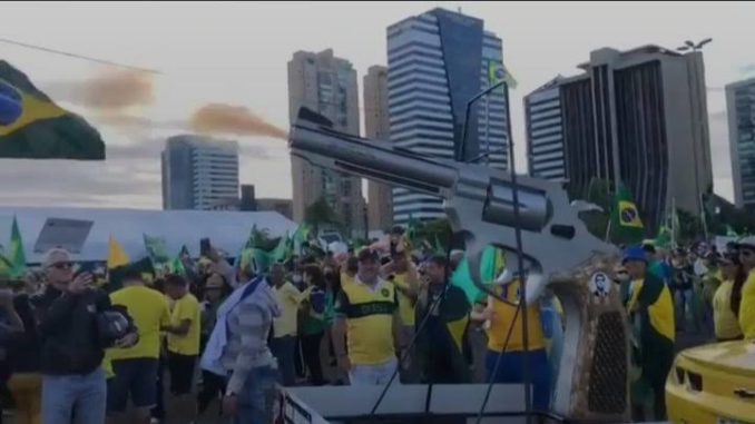 Bolsonarismo: Marcha para Jesus tem Bolsonaro e exibição de Arma gigante no ES