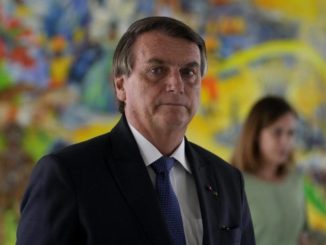 Bolsonaro ataca urnas eletrônicas em reunião com embaixadores