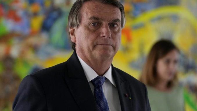 Bolsonaro ataca urnas eletrônicas em reunião com embaixadores