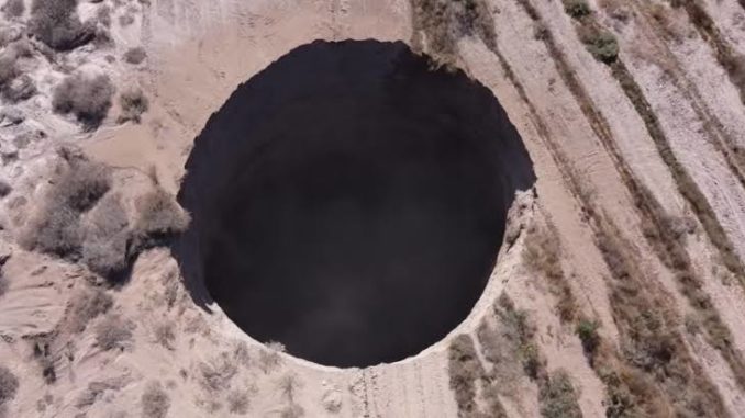 Buraco gigante no deserto do Atacama preocupa autoridades no chile