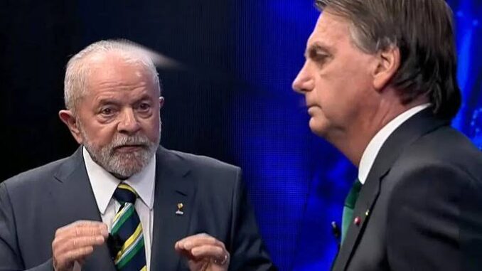Bolsonaro se cala diante de ameaça terrorista enquanto Lula insiste em usar carro aberto na posse